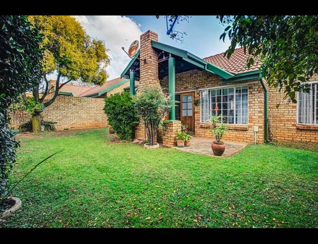 3 BEDROOM APARTMENT FOR SALE IN GLEN MARAIS
